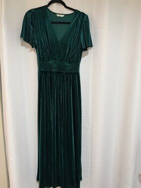 Simplee Apparel Emerald Green Pleated Velvet Maxi Dress